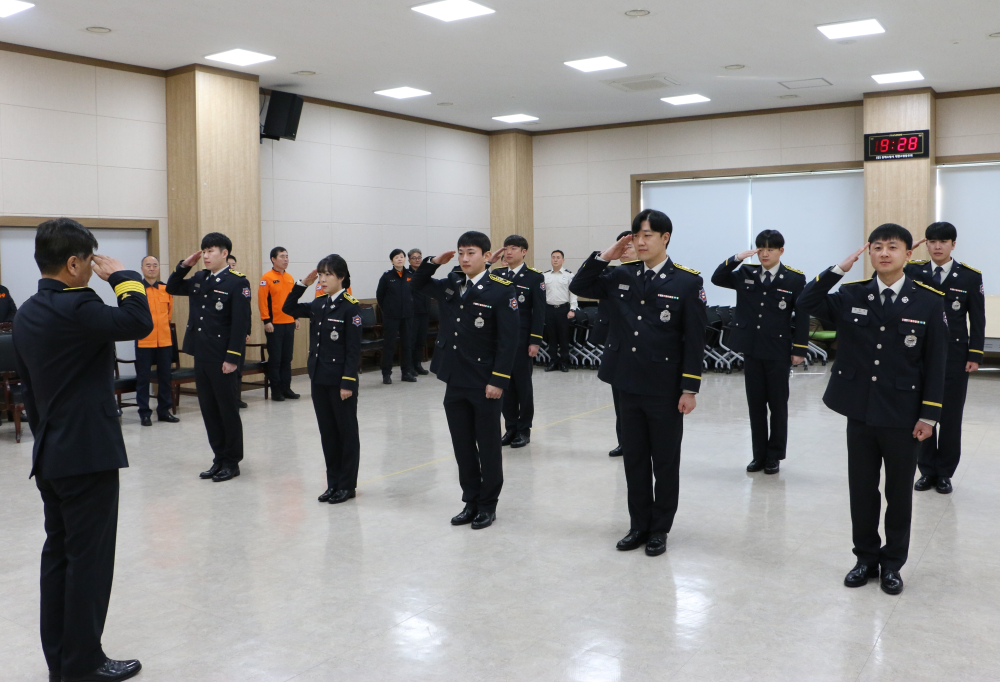 동해소방서 신규 소방공무원 임용장 수여식 관련사진 (1).JPG