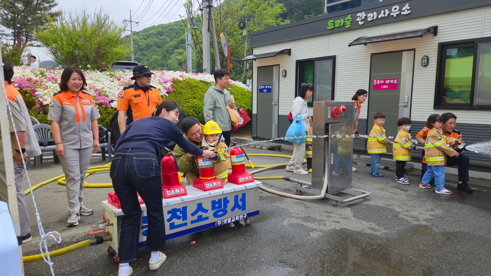 25.5.5.홍천소방서, 어린이날 맞아 안전 체험행사!“어린이날, 소방안전도 배워요”3.jpg