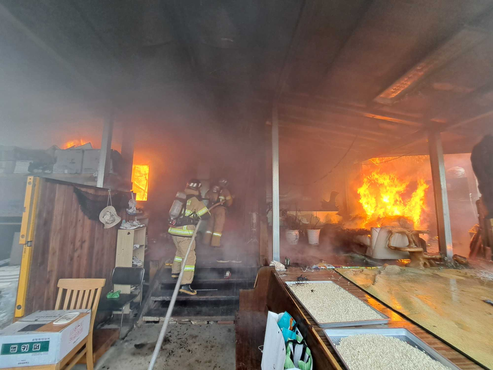 25.5.16.홍천소방서, 화촌면 주택화재 신속 진압으로 피해 최소화1.jpg