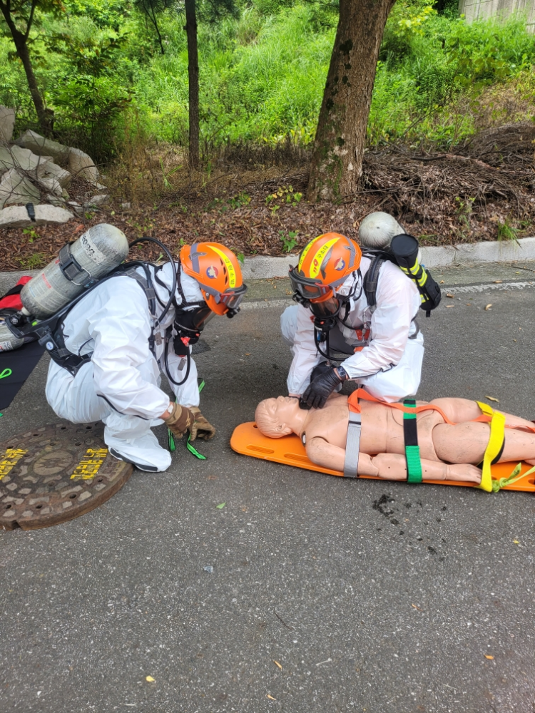 8.12. 맨홀구조훈련2.jpeg