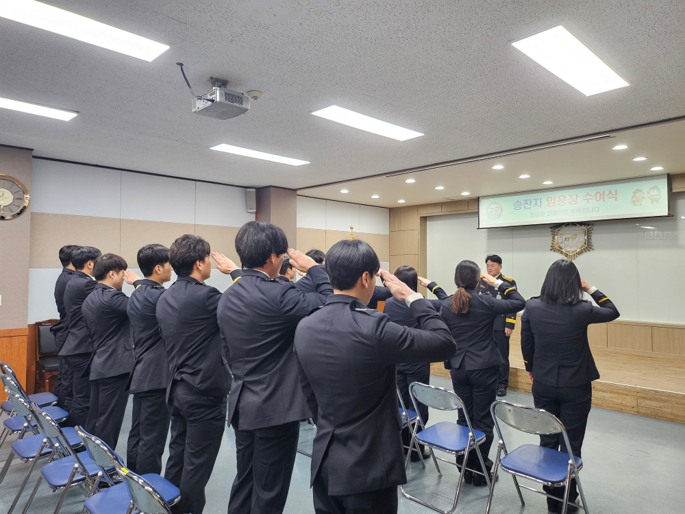 26.1.2. 홍천소방서, 근속 승진자 임용장 수여식 개최 2.jpg