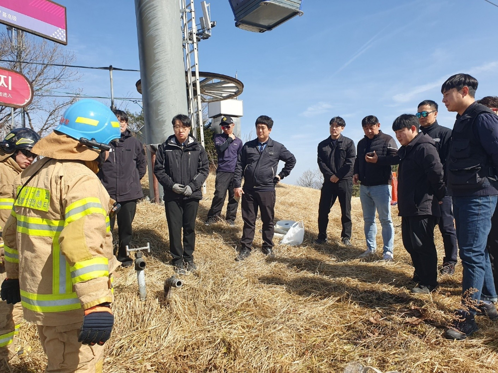 25.4.1.홍천소방서-소노비발디, 재난대응체계 강화...화재 및 산불 합동훈련도 실시1.jpg