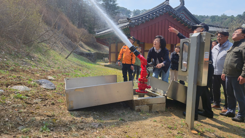 25.4.10.강원특별자치도 안전건설위원회, 수타사 방문 및 산불 예방 대책 논의2.jpg