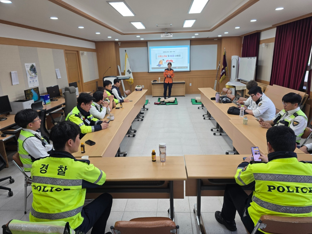 25.4.17.홍천소방서, 고속도로 순찰대 대상‘찾아가는 CPR 교육’실시 1.jpg