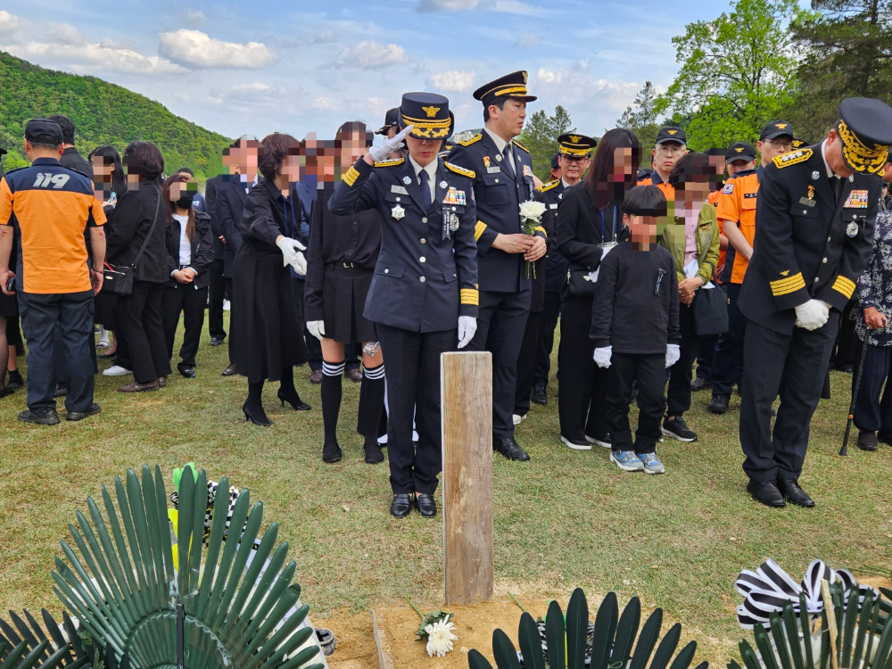 25.4.23.홍천소방서 故 전은균 소방교, 국립대전현충원 소방관묘역에 안장2.jpg