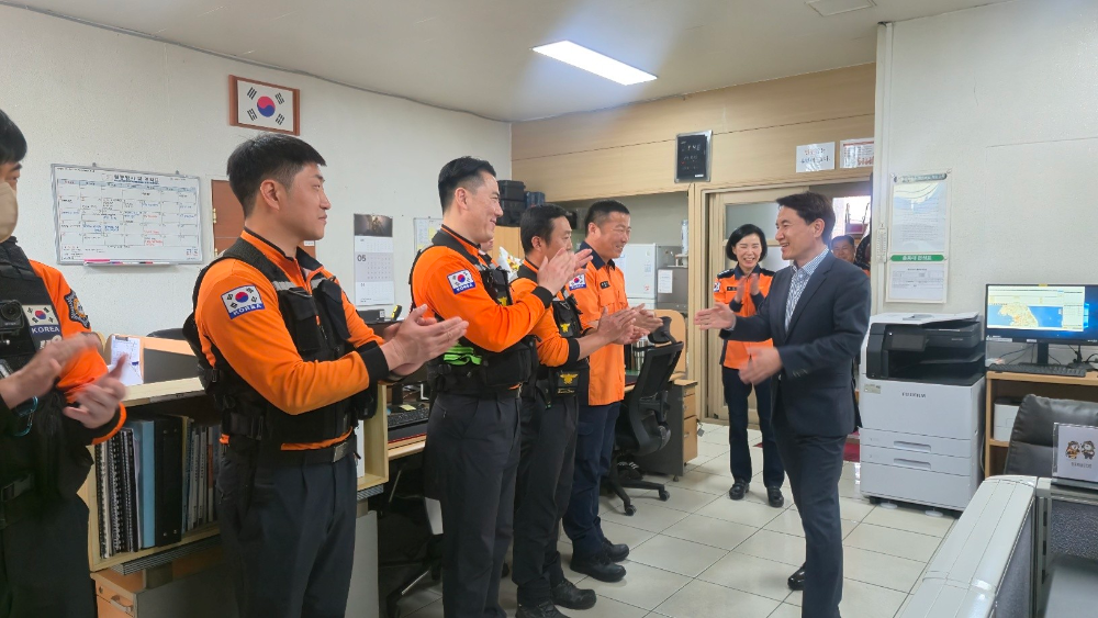 25.5.16.강원특별자치도지사 김진태, 홍천소방서 방문해 소방공무원 격려1.jpg