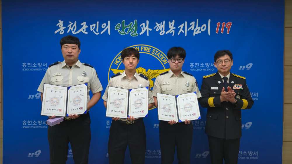 25.6.2.홍천소방서, 7명 근속승진 임용장 수여…“지역안전 책임 다짐”2.jpg
