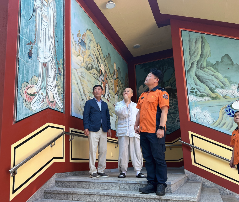 홍천소방서, 강룡사 방문해 맞춤형 안전지도 실시 1.jpg