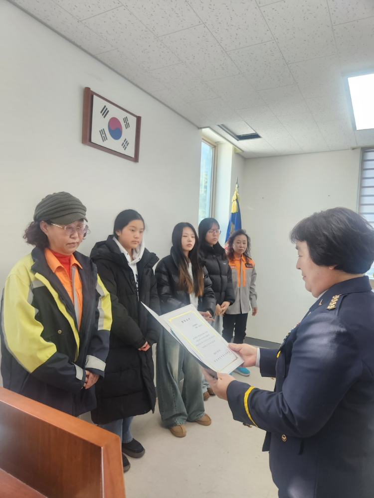 사본 -횡성소방서 청일의용소방대  의용소방대원 자체 장학금 전달 1.jpg