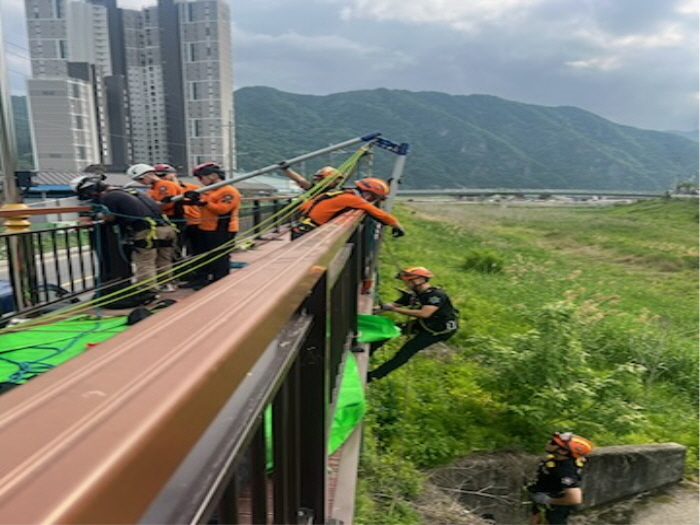 다목적 삼각대 활용 테크니컬 로프 레스큐 훈련 (2).jpg