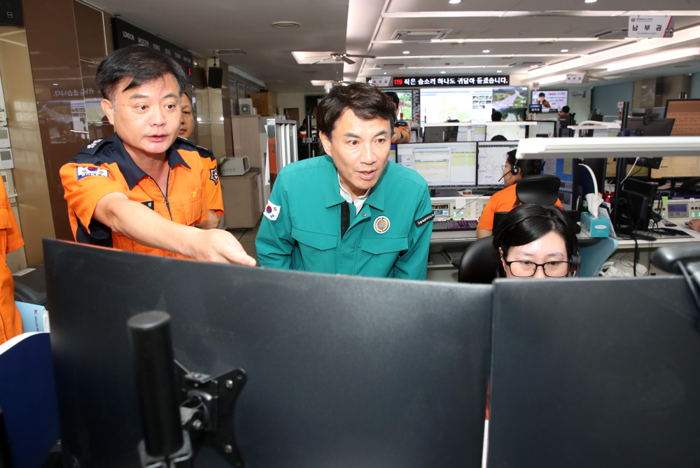20240915 추석맞이 도청 종합상황실 격려030(김진태 강원도지사 - 종합상황실).jpg