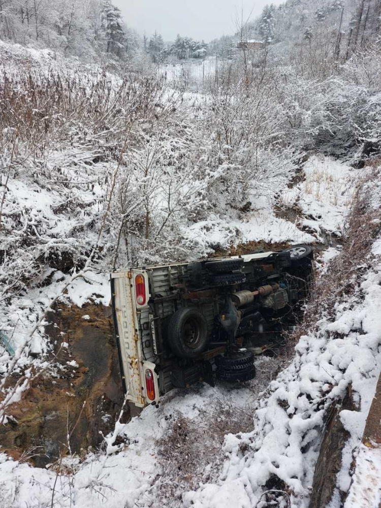 영월 북면 마차리 1톤 화물 추락.jpg