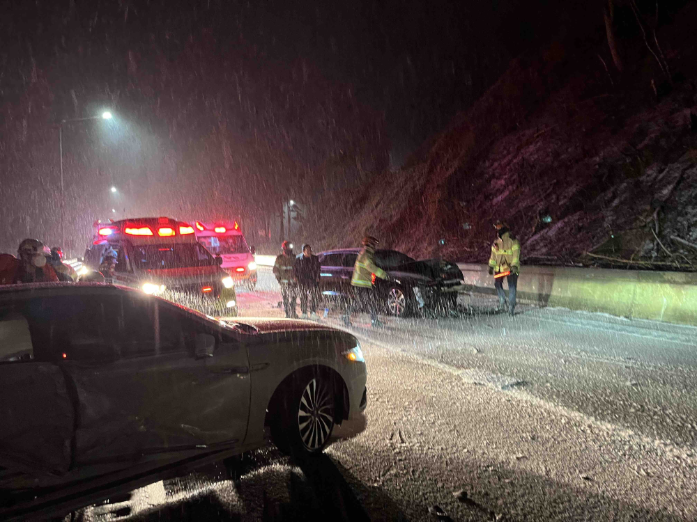 3. 2.(일) 2113 삼척 사직동 추돌사고(그랜저와 링컨).jpg