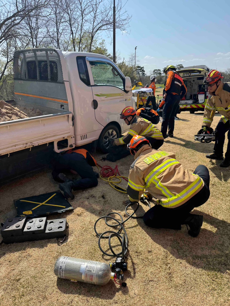 1420 횡성 교통사고 차량 깔림 사고.jpg