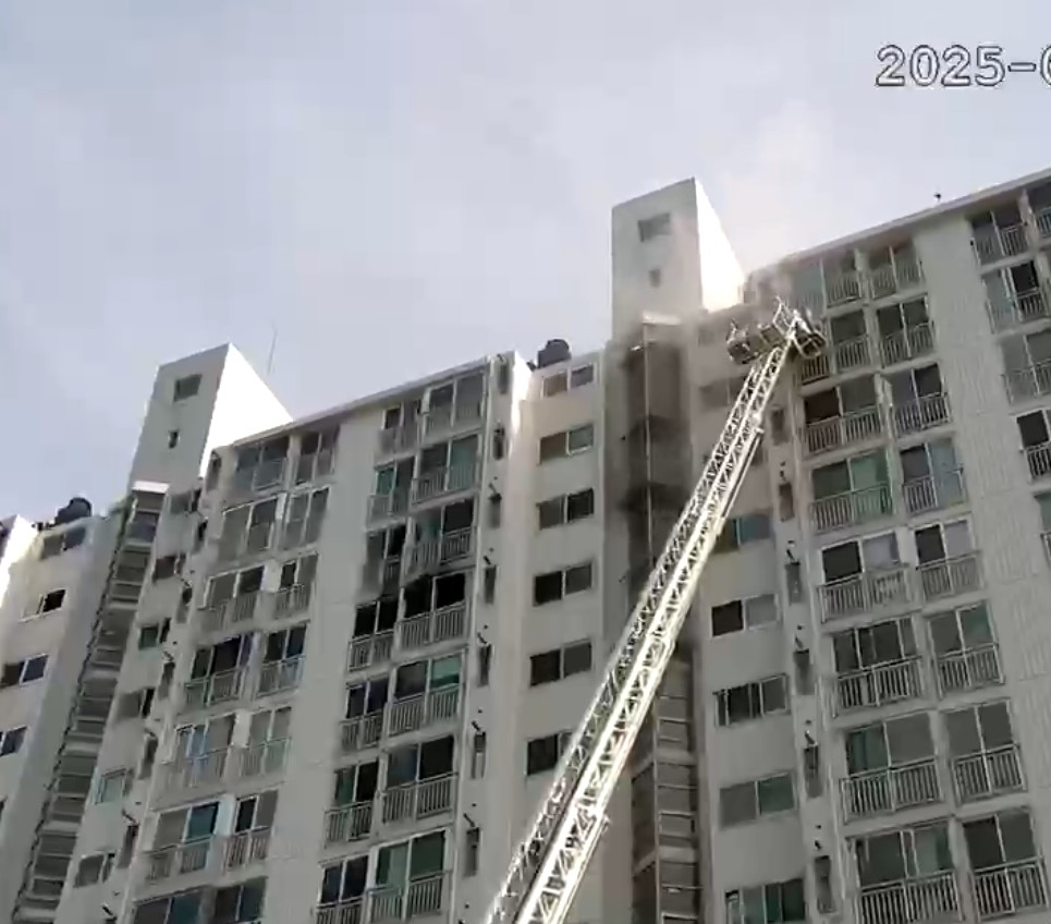 강릉 아파트 화재 현장활동 사진.jpg