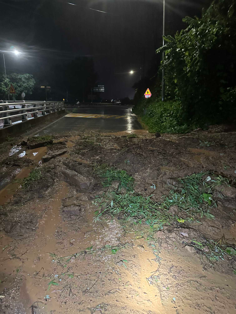 신북 도로침수.jpg