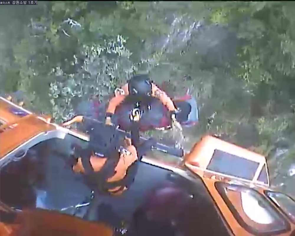 1107 인제 설악산 몽유도원도 암벽등반 소방활동 사진.jpg