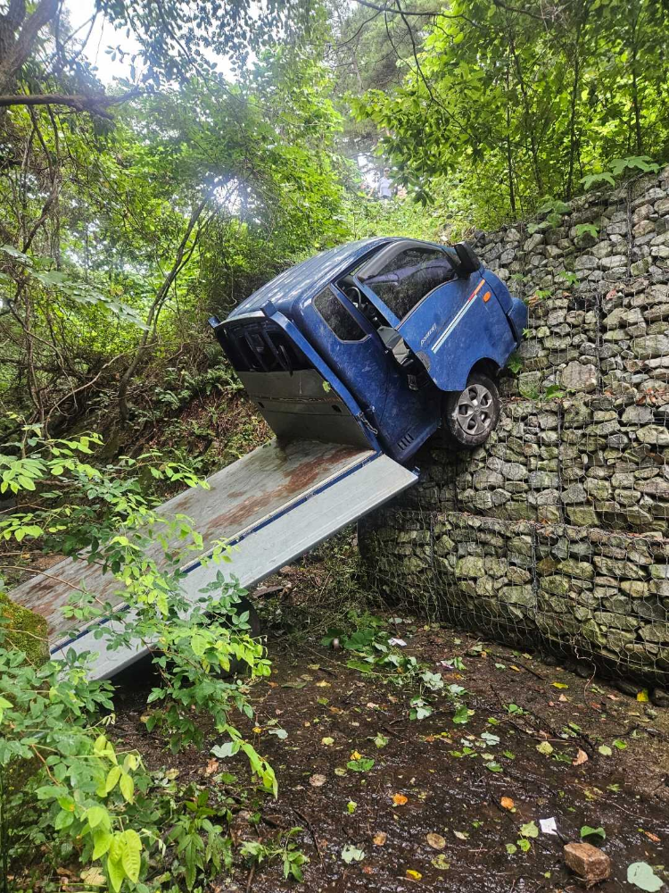 1213 삼척 근덕면 교통사고 소방활동 사진.jpg