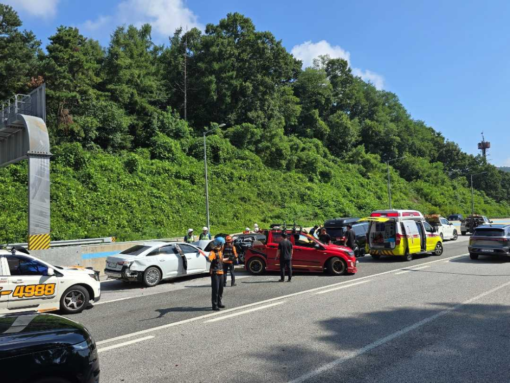 0930 원주 호저면 영동고속도로 교통사고 소방활동 사진.jpg