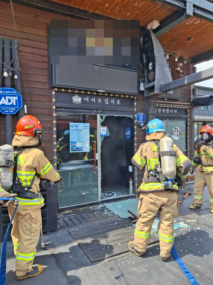 1208 속초 교동  화재 소방활동사진1.jpg