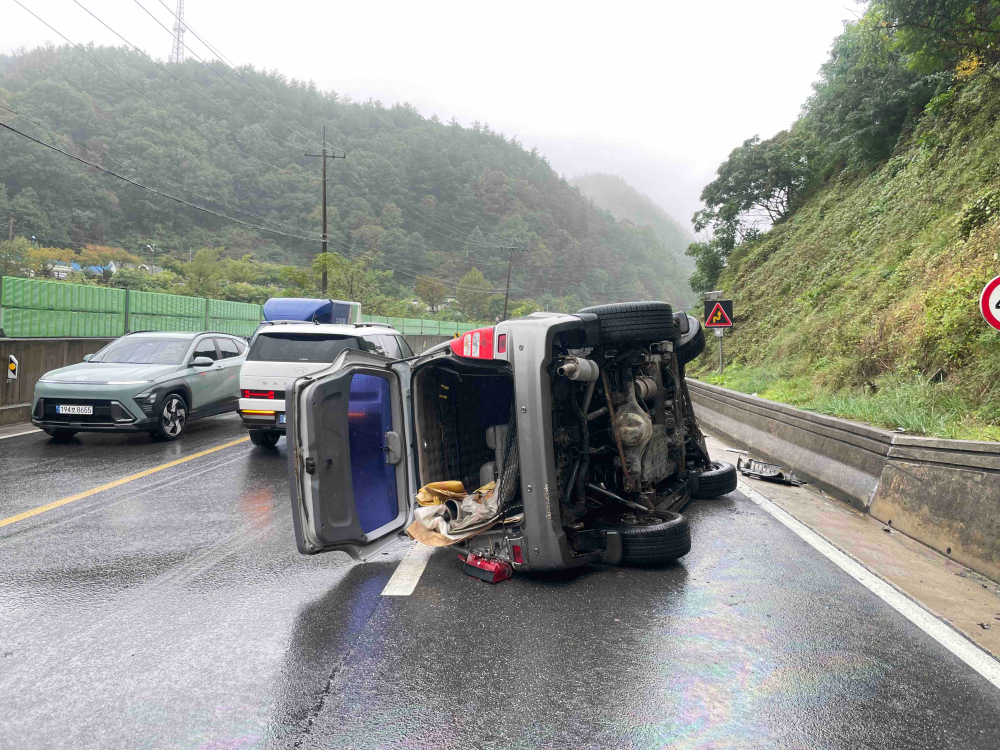 1216 삼척 도계읍 교통사고 현장활동 사진.jpg