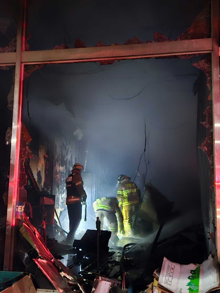 (2215) 태백 황지동 상가건물 화재 현장활동 사진3.jpg