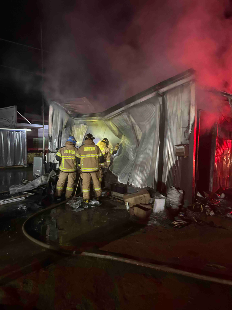 0404 홍천 북방면  사무실용 컨테이너 화재 현장활동 사진1.jpg