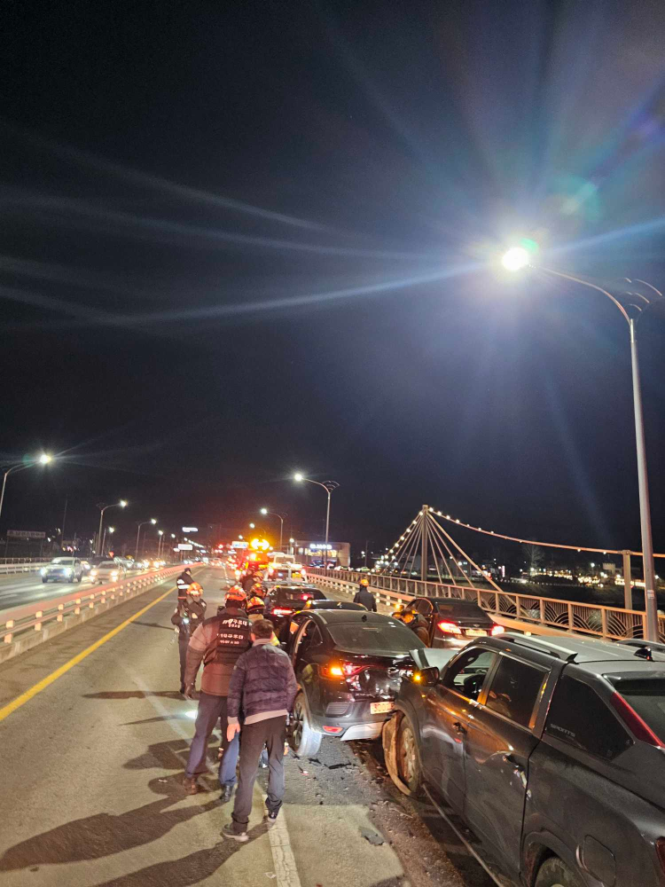 1812 춘천 장학리 4중 추돌사고.jpg