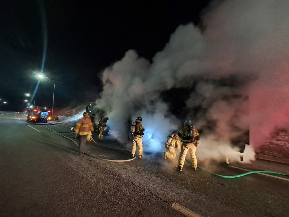 2251 영동고속도로 차량화재.jpeg