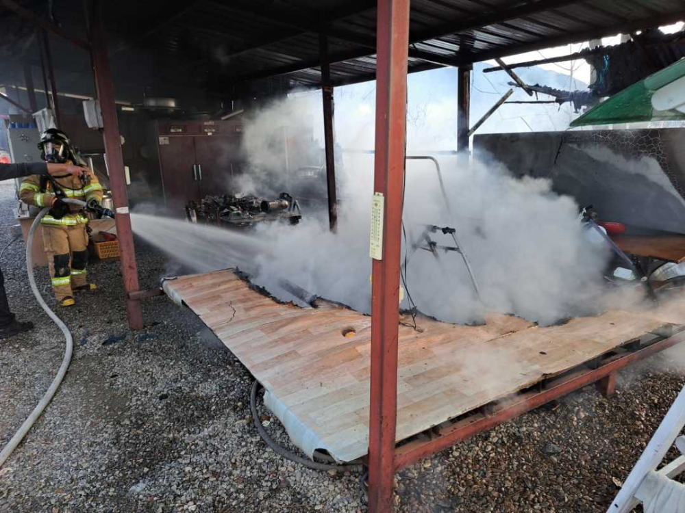 1725 홍천 두촌면 철정리 간이창고 화재 (1).jpg