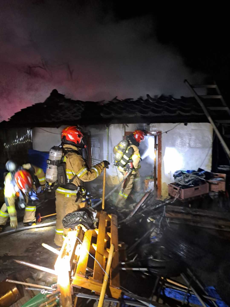 2104 강릉 창고화재1.jpg