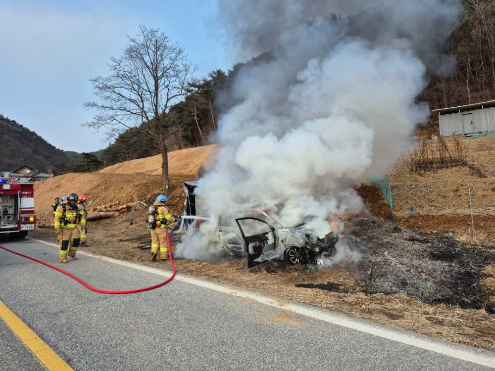 1650 인제 남면 관대리 차량 화재.jpg