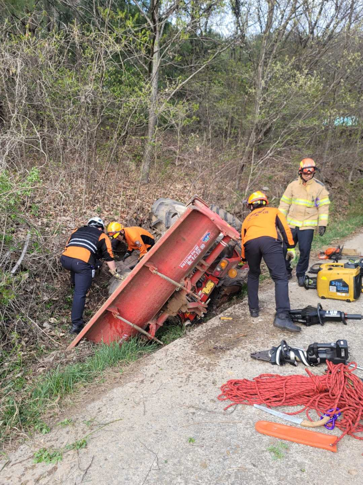 1657 평창 미탄면 트랙터 사고.jpg