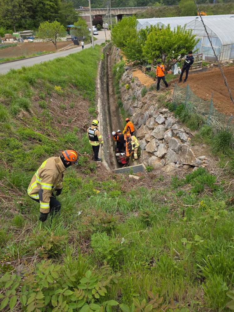 0952 삼척 마평동 농기계 추락.jpg
