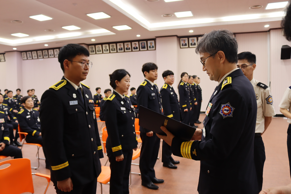 (25.7.7.) 강원소방, 소방경 이하 전입 및 승진자 임명장 수여(최종) 1.JPG
