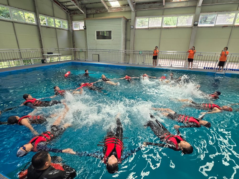 생존수영 사진.jpg