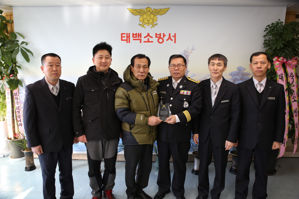 감사패_수여_(2).JPG
