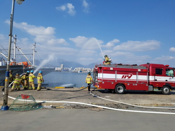 (600)170315_속초소방서,_위험물_저장시설_화재대응훈련_사진.JPG