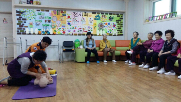 170414_속초소방서,_노인이용시설_소소심_및_소방안전교육_실시.jpeg