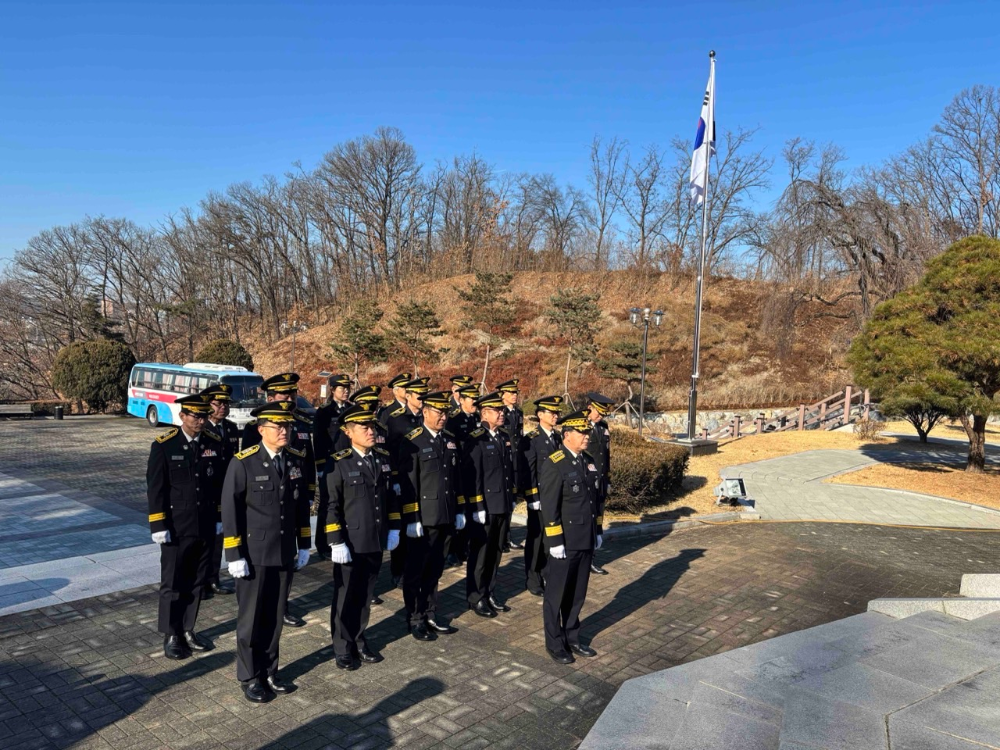 현충탑 참배 (3).jpg