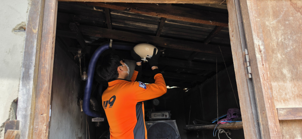 화목보일러 자동확산소화기 설치 사진.jpg