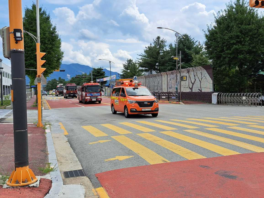 8. 20.) 양구소방서, 전국 동시 '소방차 길 터주기 훈련' 실시 1.jpg