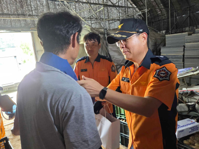 강릉소방서, 폭염 대응 주거환경 취약계층 안전물품 지원