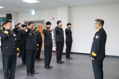 [횡성소방서, 2025년 하반기 소방공무원 정기인사 임용장 수여식 실시]